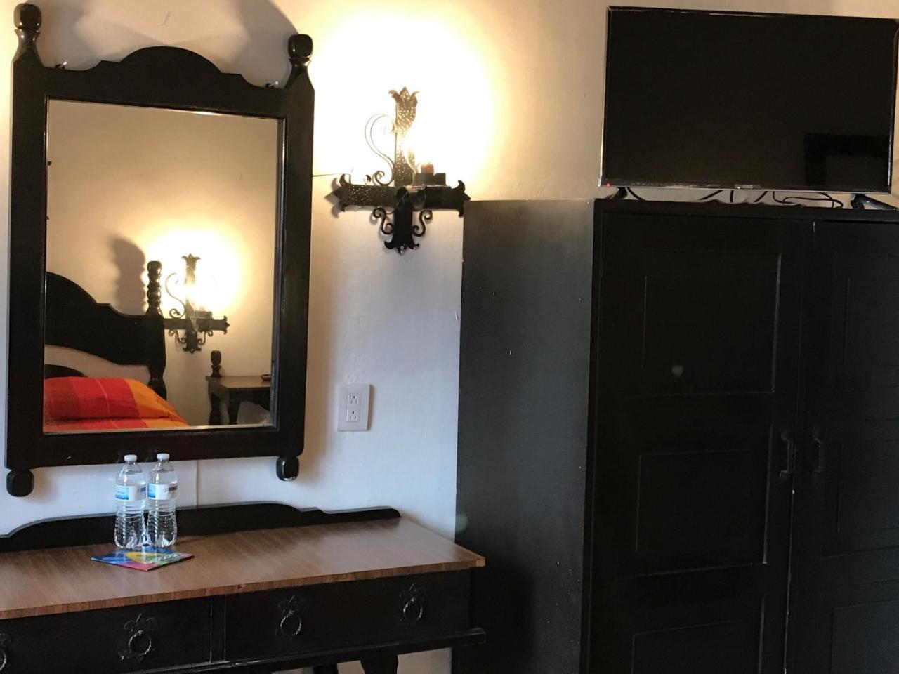 Hotel Villa De Flores Uruapan  Ngoại thất bức ảnh