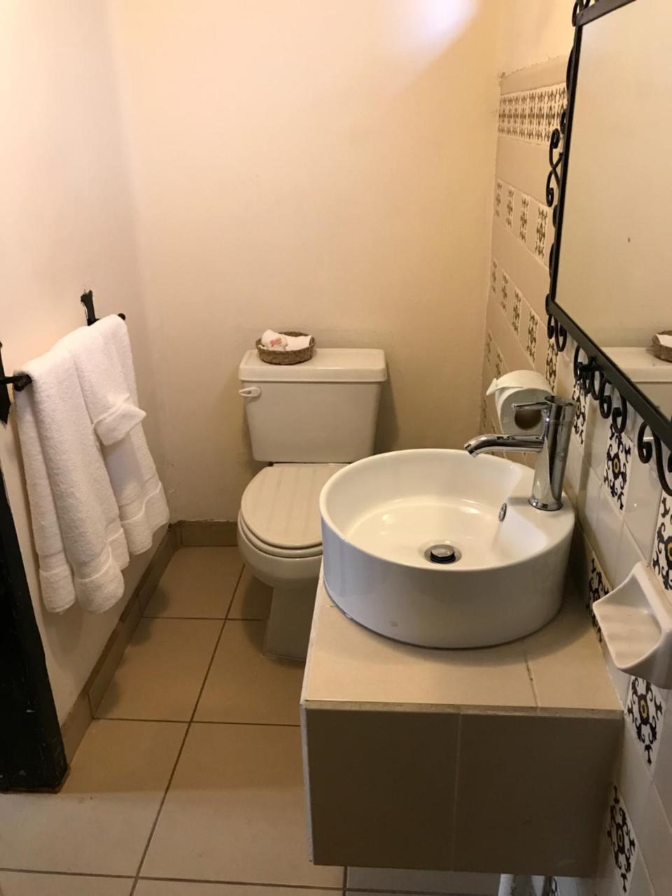 Hotel Villa De Flores Uruapan  Ngoại thất bức ảnh