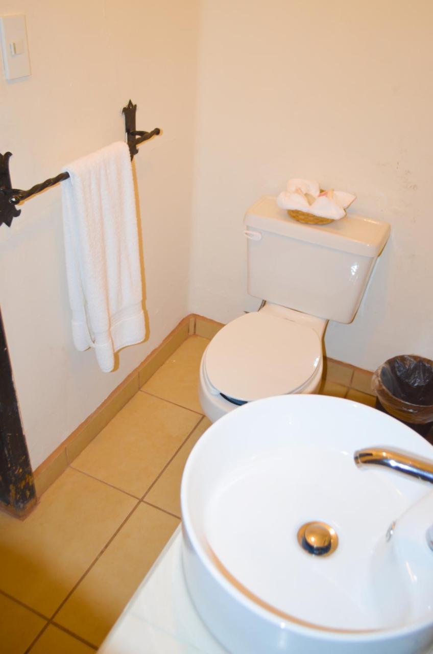 Hotel Villa De Flores Uruapan  Ngoại thất bức ảnh