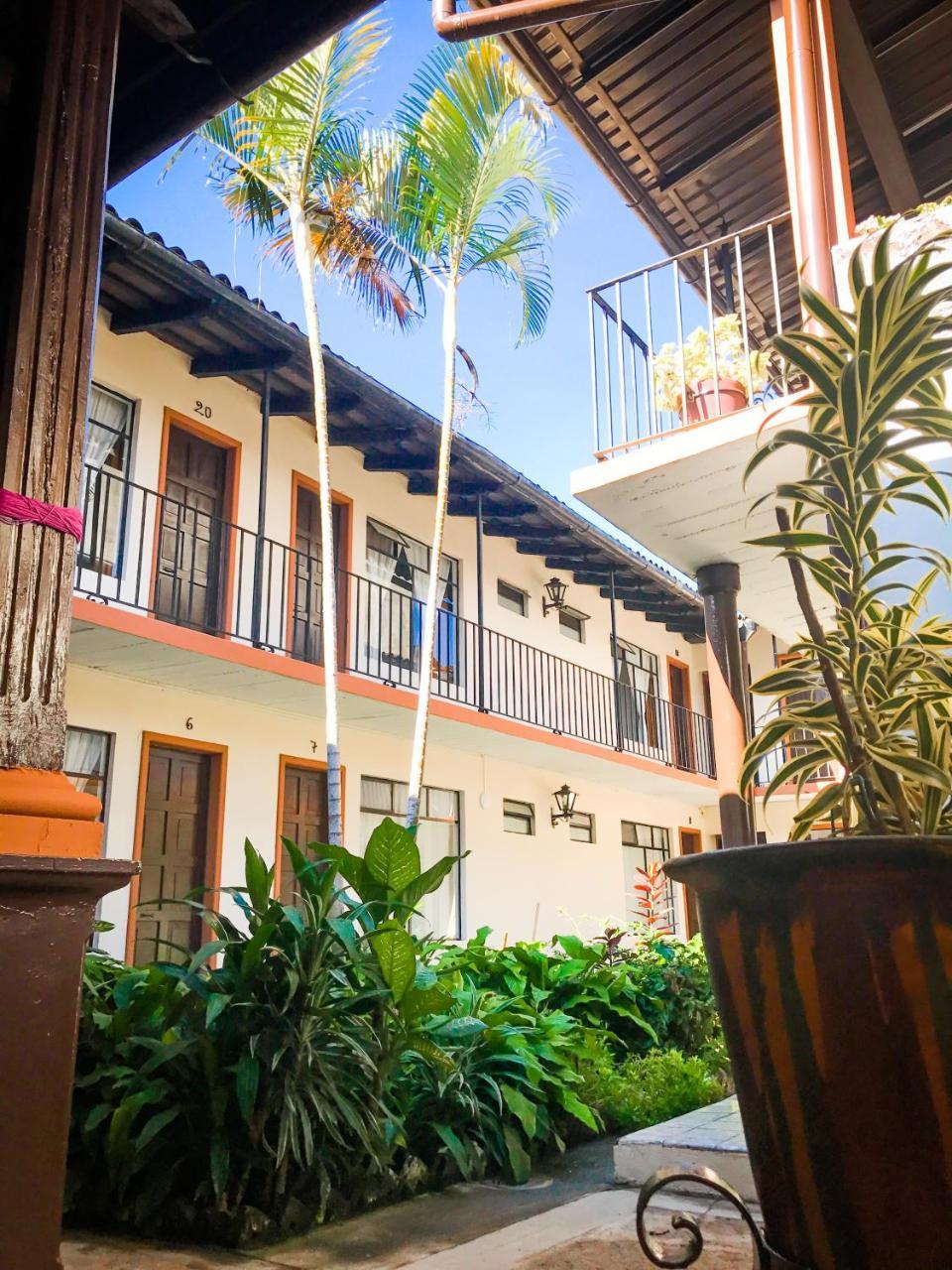 Hotel Villa De Flores Uruapan  Ngoại thất bức ảnh