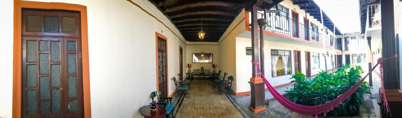 Hotel Villa De Flores Uruapan  Ngoại thất bức ảnh