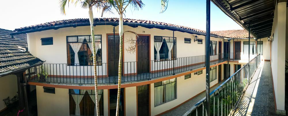 Hotel Villa De Flores Uruapan  Ngoại thất bức ảnh