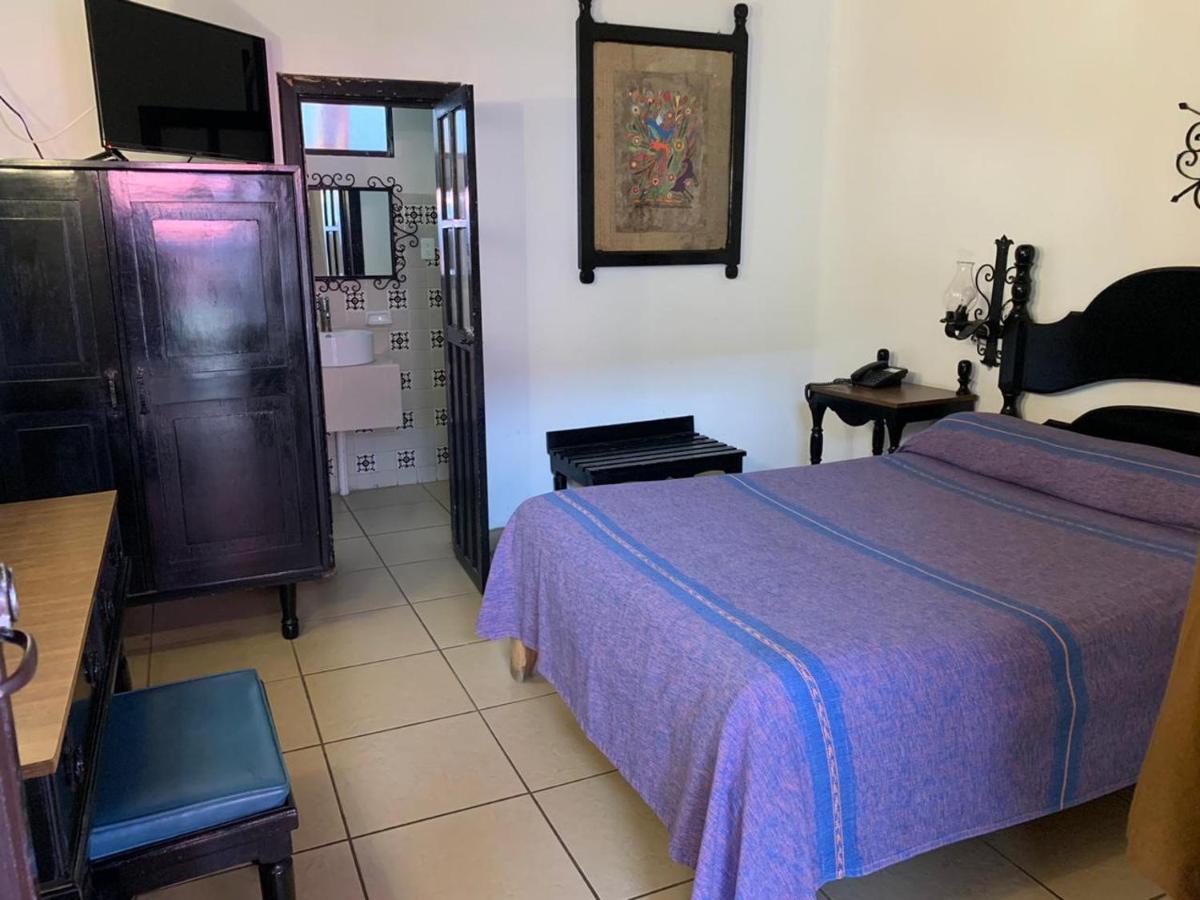Hotel Villa De Flores Uruapan  Ngoại thất bức ảnh