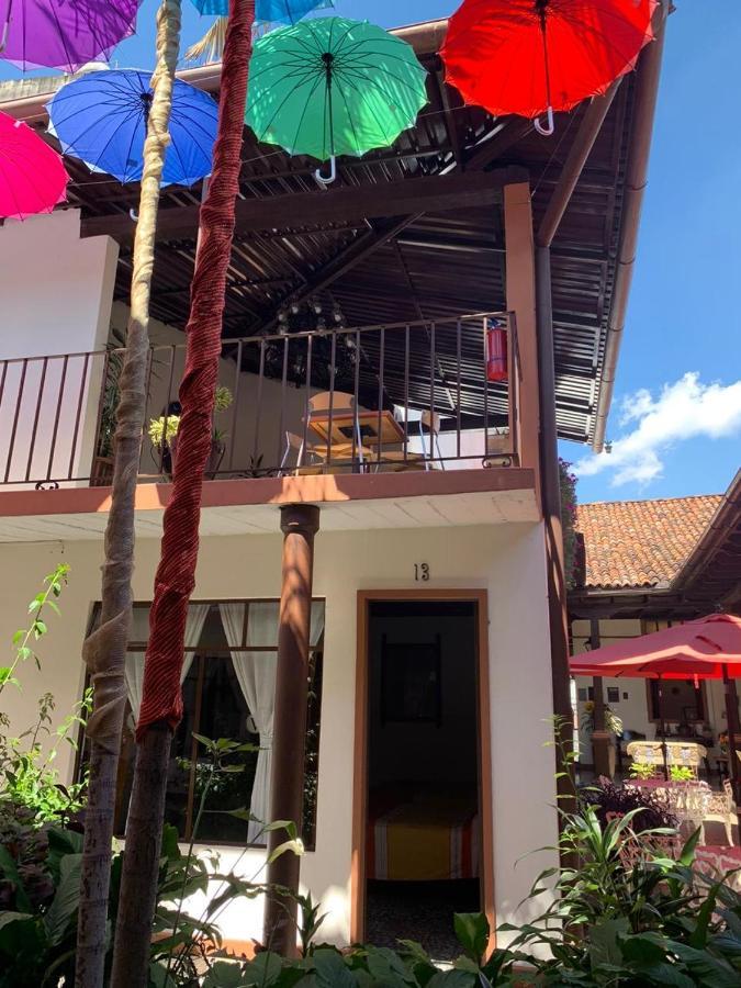 Hotel Villa De Flores Uruapan  Ngoại thất bức ảnh
