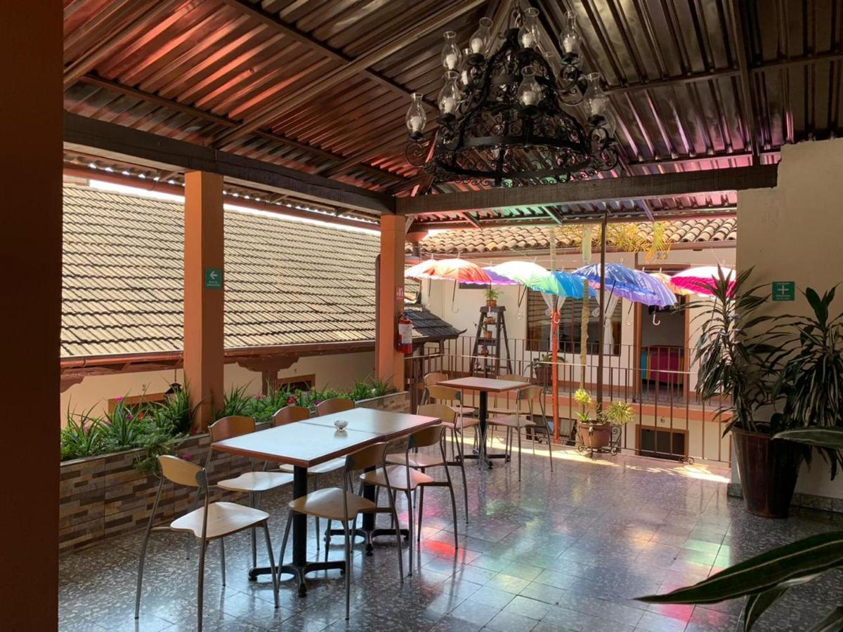 Hotel Villa De Flores Uruapan  Ngoại thất bức ảnh